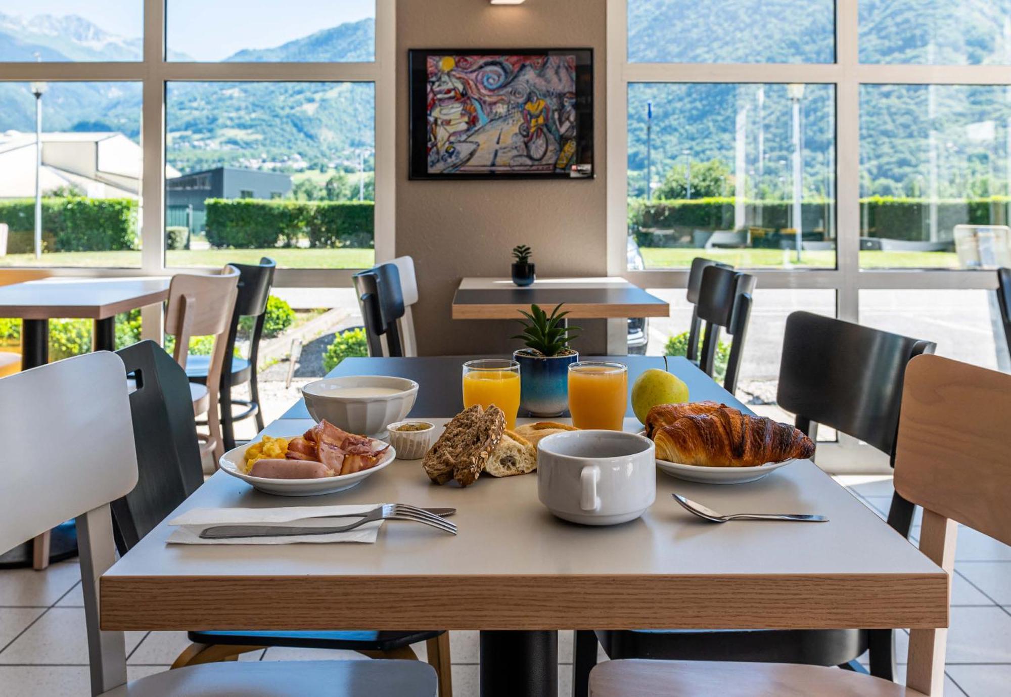 Sainte-Marie-de-Cuines B&B Hotel Saint Jean De Maurienne מראה חיצוני תמונה